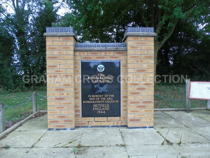 The memorial to the 491st Bomb Group at Metfield that also includes a dedication to the 353rd Fighter Group.