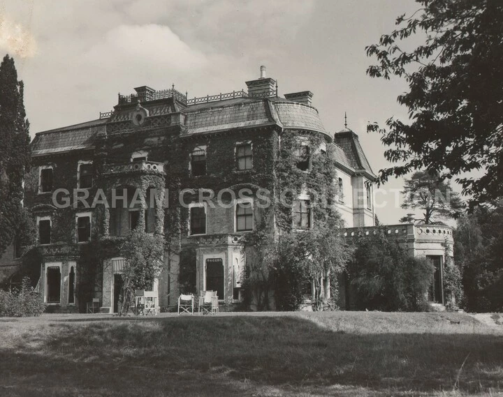 Officers of the 56th Fighter Group used Holton Hall near Halesworth as accommodation.