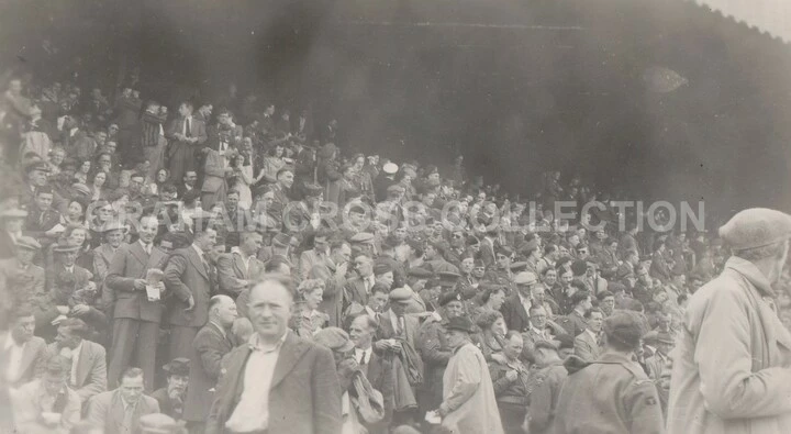 Wartime crowds at a Newmarket race day.