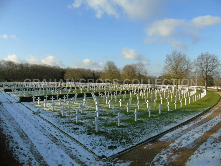 The standardised burials of the dead at Madingley aim to downplay the individual tragedy of loss and emphasise a broader heroism in pursuit of collective national ideals.
